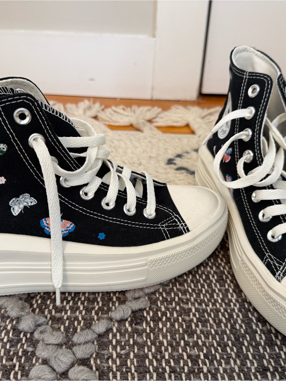 NWOT Women’s Converse Size 7.5 Black Chuck Taylor High-Top Platform Sneakers - Picture 2 of 6